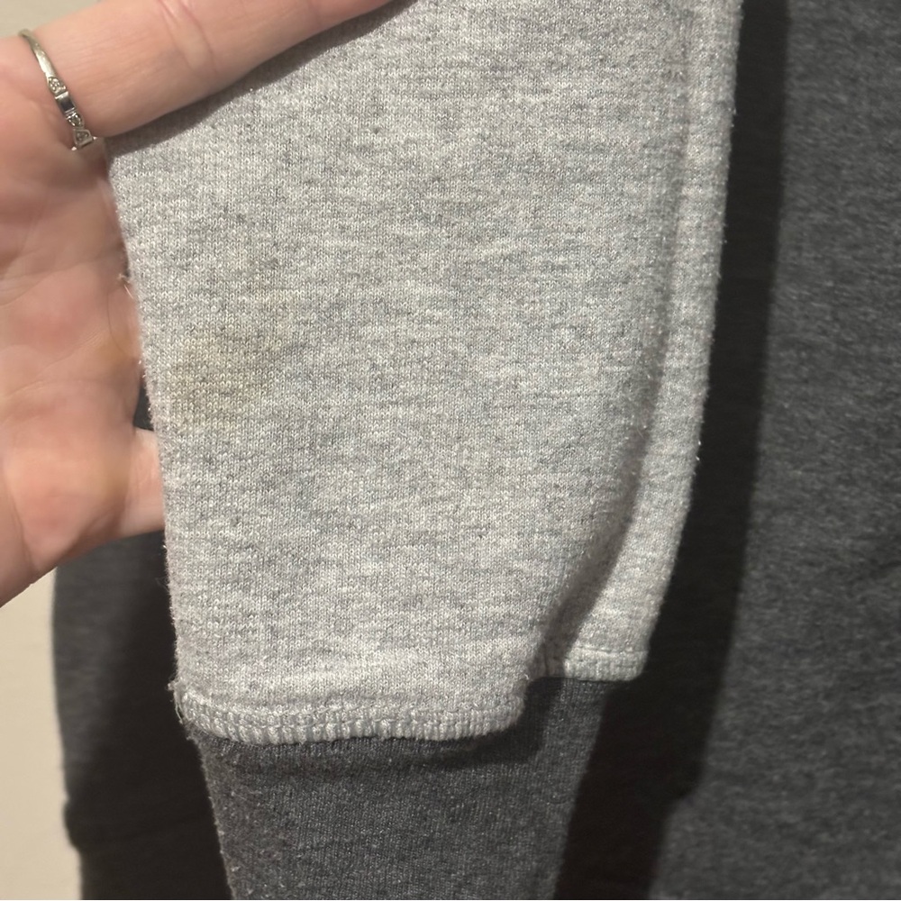 Vintage Gray V Neck Crewneck Pullover Sweatshirt Size Medium Made in Honduras - Picture 8 of 9